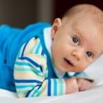 baby_lying_on_a_belly_201850
