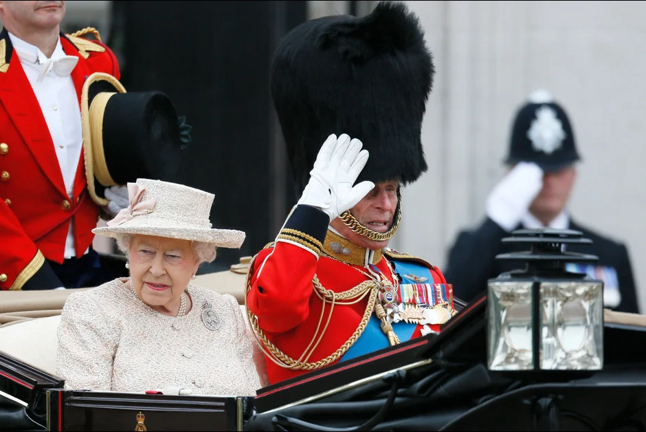 La reine Elizabeth et le prince Philip a la ceremonie Trooping the Colour a Londres a l occasion de l annivers1aire de la reine Elizabeth