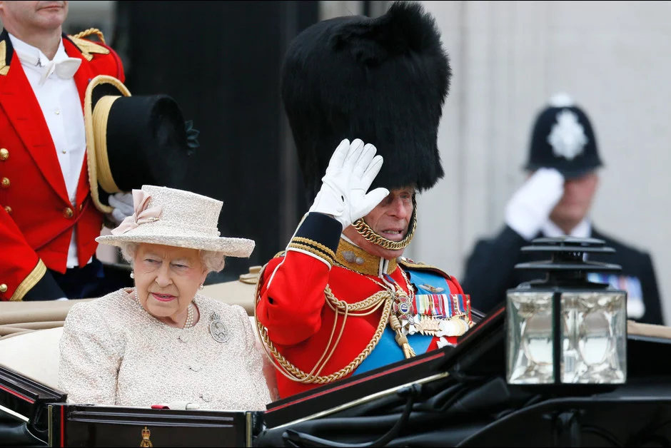 La reine Elizabeth et le prince Philip a la ceremonie Trooping the Colour a Londres a l occasion de l annivers1aire de la reine Elizabeth1