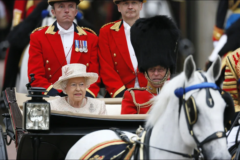 La reine Elizabeth et le prince Philip a la ceremonie Trooping the Colour a Londres a l occasion de l anniversa1ire de la reine Elizabeth