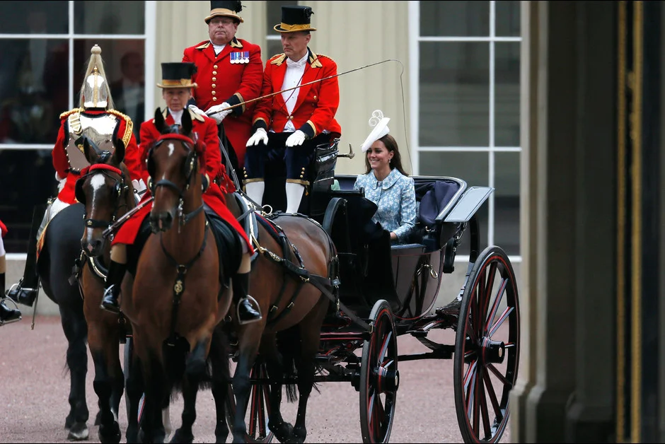 Les duchesses Camilla et Kate Middleton a la ceremonie Trooping the Colour a Londres a l occasion de l anniversaire de la reine Elizabeth