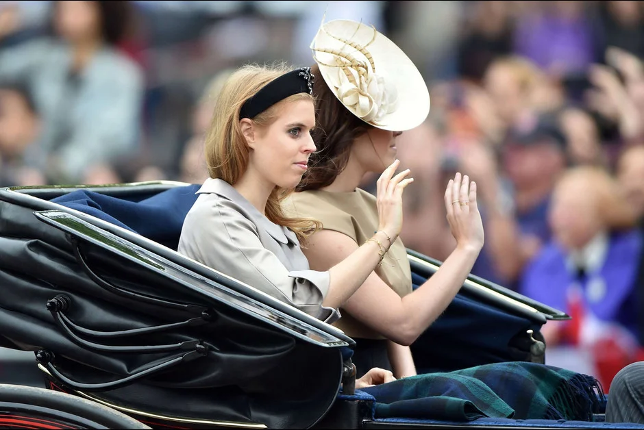 Les princesses Beatrice et Eugenie a la ceremonie Trooping the Colour a Londres a l occasion de l anniversaire de la1 reine Elizabeth