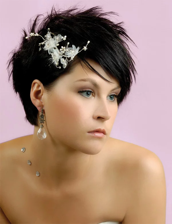Wedding Hairstyles for Short Hairs spikes at wedding