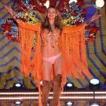2015+Victoria+Secret+Fashion+Show+Runway+cnaHoml7kyMx