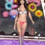 2015+Victoria+Secret+Fashion+Show+Runway+x145-tomwqax