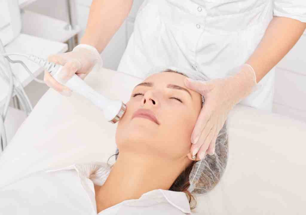 How to Tighten Sagging Skin on Face: A Comprehensive Guide