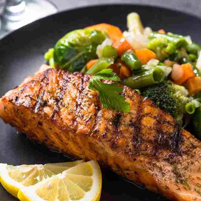 Easy Healthy Dinner Recipes UK: 8 Nutritious Weeknight Meals the Whole Family Will Love One-pan lemon garlic salmon with roasted vegetables, an easy healthy dinner recipe