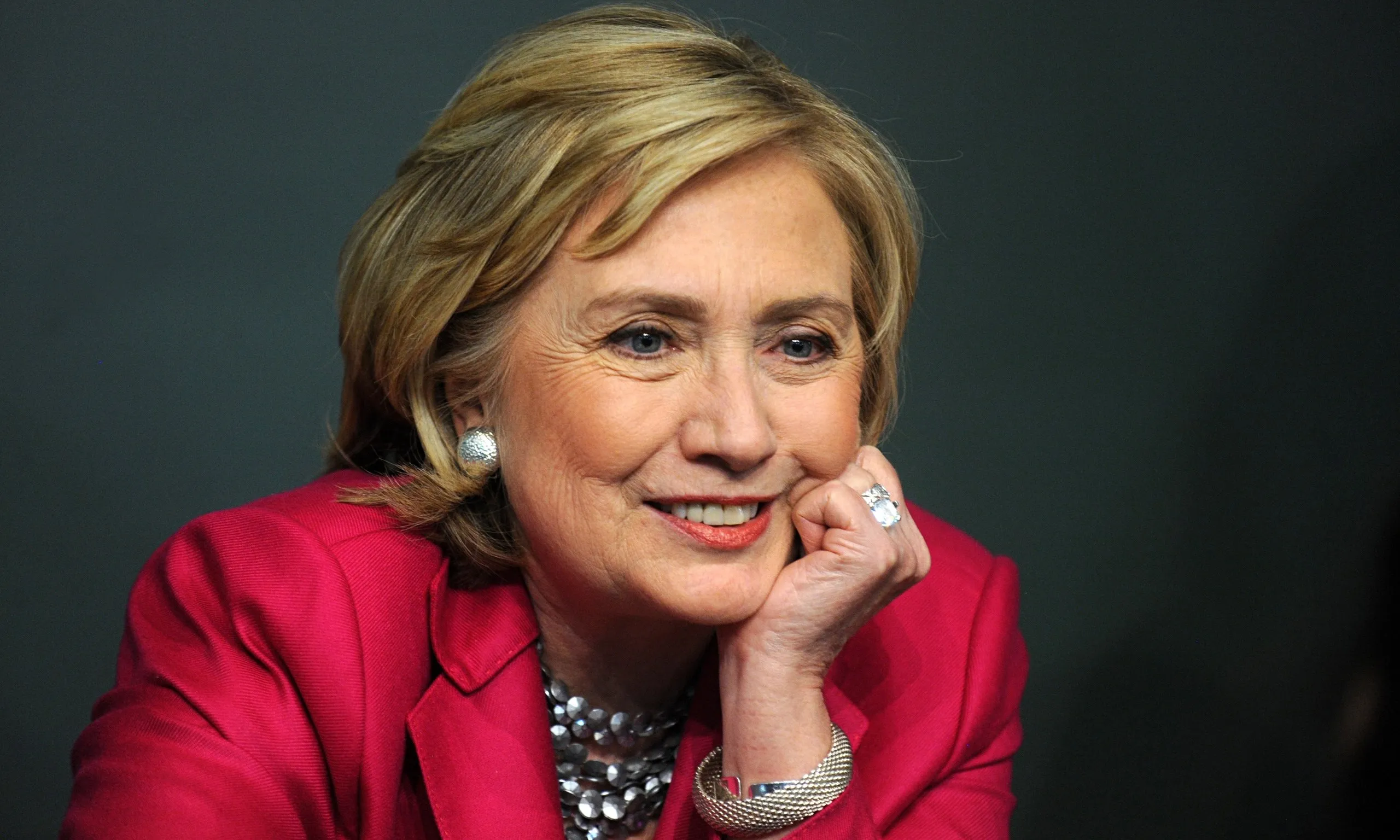Hillary Clinton : State Department plans to release e-mails until 2016