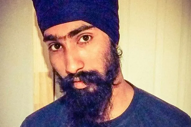 Sikh Harman Singh ( 22 ) removed Turban and help injured boy