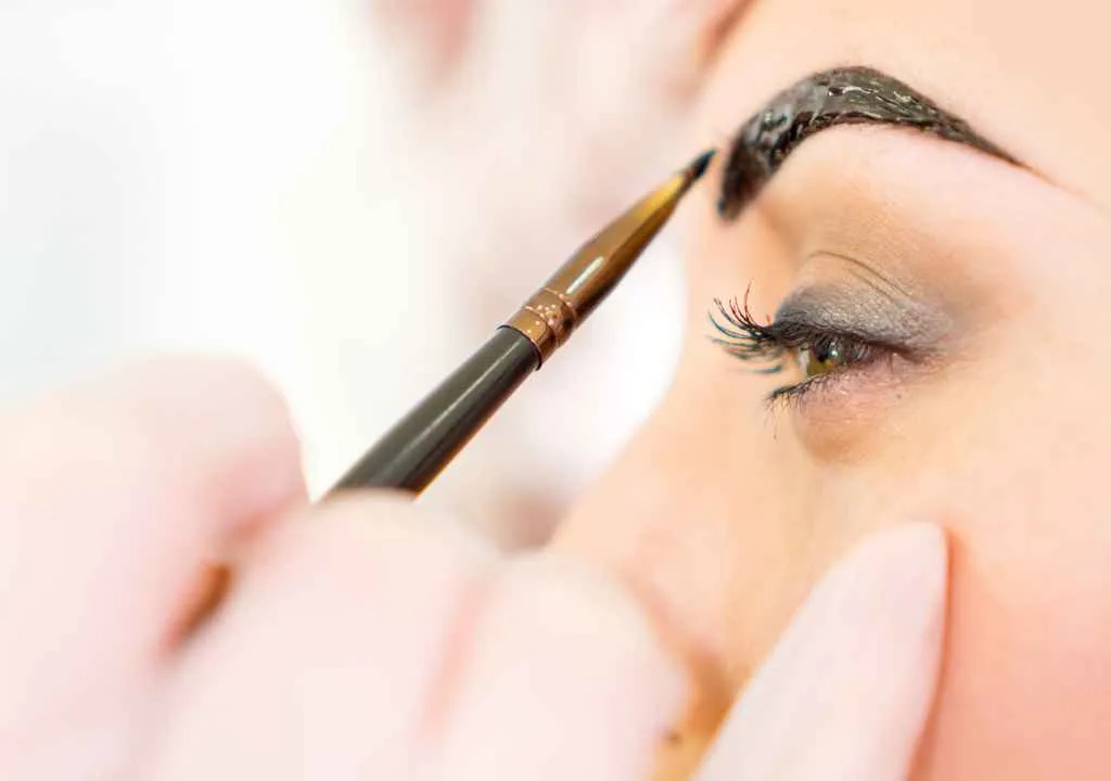 How to darken eyebrows at home