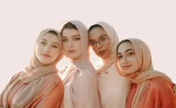 How to Style a Hijab with Jeans: A Modest Fashion Guide